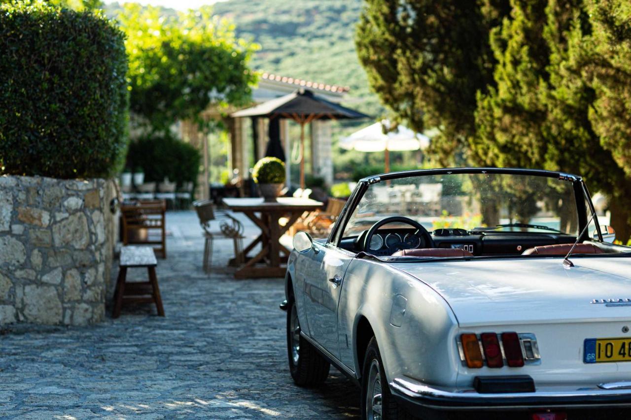 Villa Mantilari Wine Estate 7 Apartments 2 Private Pools Tennis Court Fitness Center Archanes Extérieur photo