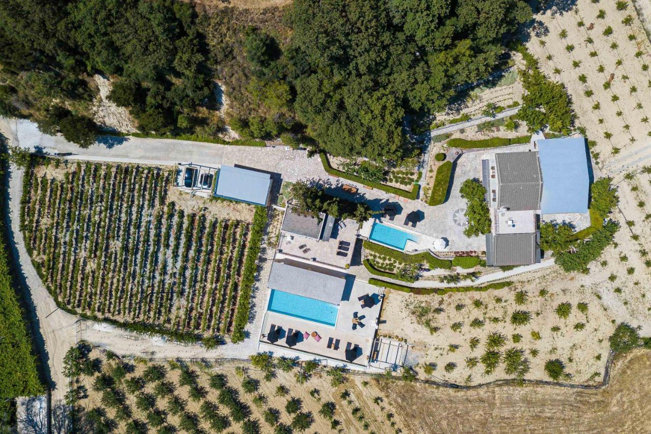 Villa Mantilari Wine Estate 7 Apartments 2 Private Pools Tennis Court Fitness Center Archanes Extérieur photo
