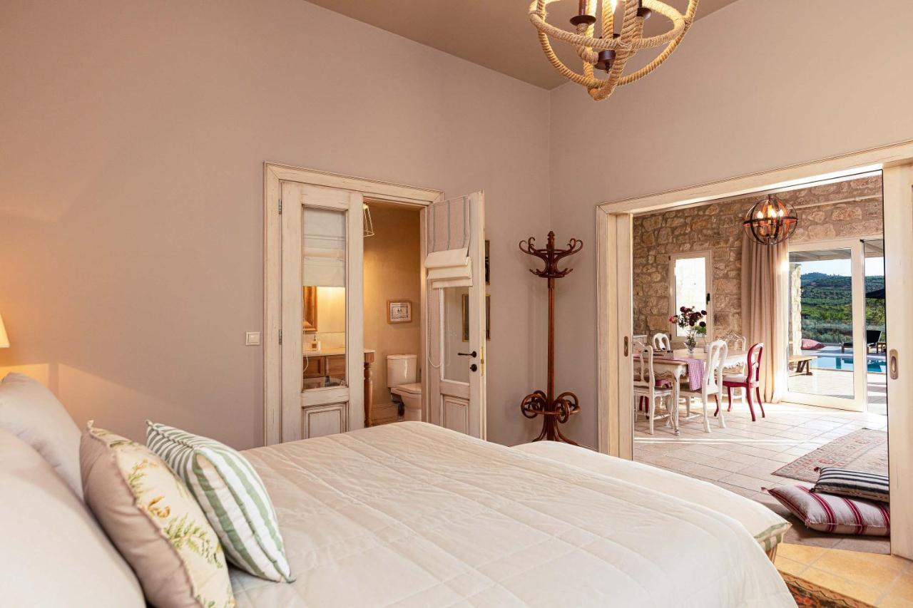 Villa Mantilari Wine Estate 7 Apartments 2 Private Pools Tennis Court Fitness Center Archanes Extérieur photo